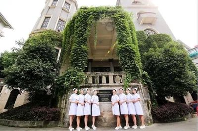 白衣天使展風(fēng)采 重慶某醫(yī)院禮儀之美引關(guān)注